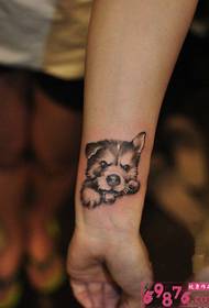 ペットの犬の頭の手首のタトゥー画像