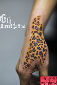 A handsome leopard tattoo pattern for a boy's hand
