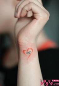 Leuke rode harten kleine patroon pols tattoo foto's