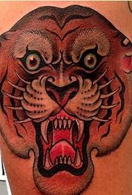 Handmode personlighet tigerhuvud tatuering mönster bild