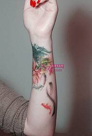 عکس تاتو بازوی گل ماهی مرکب به سبک جوهر