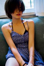 Short hair beauty playful cute pure fashion hand tattoo picture