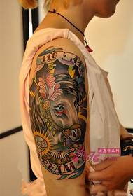 Creatief paard meisje bloem arm tattoo foto