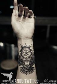 Mână fan floare vultur tatuaj lucrări de tatuaj