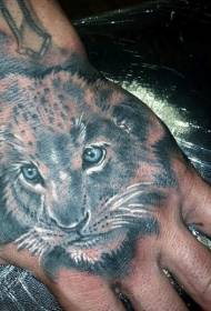 Rukou zpět malý lví hlava portrét barevné tetování vzor