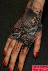 Popular European and American moth tattoo designs on the back of girls