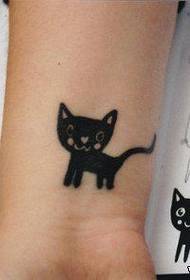 Patrón de tatuaje de gatita pequeña y linda muñeca de niña