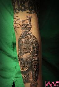 Imagem de padrão de tatuagem de terracota criativa de braço pequeno