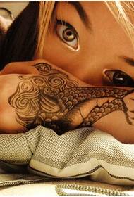 Olhos grandes beleza mão bela imagem padrão sexy tatuagem