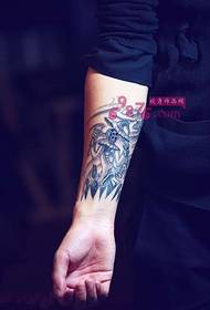Kreatív Arm madárijesztő tetoválás kép