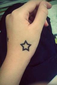 Piękne zdjęcia tatuażu gwiazd