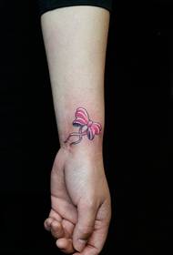 गुलाबी धनुष कलाई टैटू तस्वीर