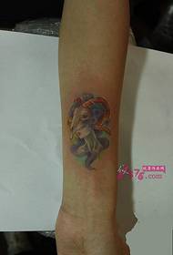 Gambar tato fantasi Aries pergelangan tangan