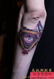 Patrón de tatuaxe de ollos deus da personalidade da man masculina