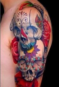 Tattoo show, beveel 'n groot arm taro rose tattoo patroon