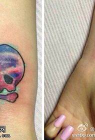 Tatoveringer på håndledsfarve deles af tatoveringer
