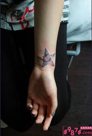 Zdjęcie tatuażu gwiaździstej gwiazdy
