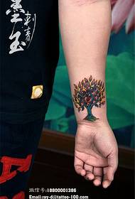 Tatueringsmönster för handledsfärgträd