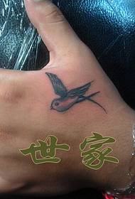 Shanghai Shijia tattoo tattoo ua yeeb yam ua haujlwm: tes tsov lub qhov ncauj noog tattoo