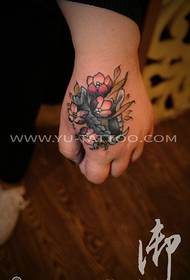 Hand personalized color rose tattoo pattern