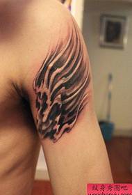 Прекрасан пламен узорак тетоваже на руци