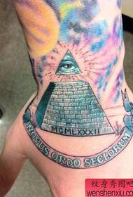 Tattoo show, doporučuji ruku tetování Božích očí