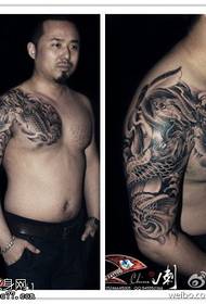 Utsökt stiligt tatueringsmönster för fiskar