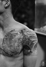 Vrlo zgodan uzorak pola-pejzažnog tetovaža