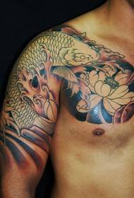 Tatuaggio a mezza armatura di calamari alla moda d'atmosfera