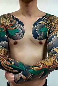 tatuazhe me tatuazhe me gjysmë-gjysmë ngjyra që janë të ngadalta dhe të pakëndshme