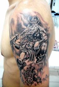 Na ramenu smeđi nordijski bog Odin uzorak tetovaže