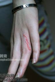 Padrão de tatuagem de letra bonita aparência de dedo de beleza