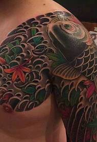 Patrón clásico de tatuaje de calamar medio tallado lleno de encanto