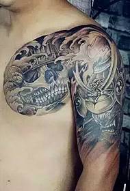 Vyriškas japoniško stiliaus pusės šarvo tatuiruotė