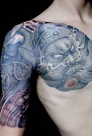 Доминира Zhонг Ронг, половина тетоважа со оклоп