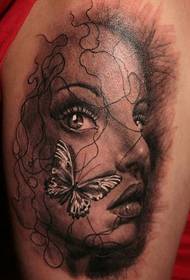 Retrato de beleza, brazo, grande, mariposa, tatuaje, patrón, tatuaje