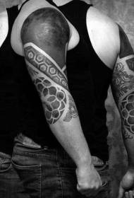 Modèle de tatouage simple motif tribal noir bras