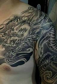 Super tobulas pusiau juodai baltas blogio drakono tatuiruotės modelis