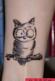 Patrún tattoo lámh: patrún tattoo owl simplí