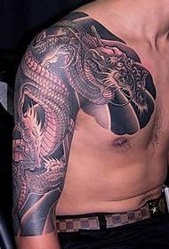 Beau tatouage classique demi-dragon