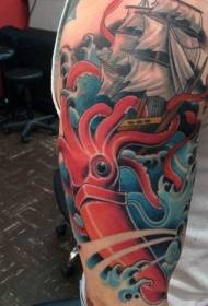Grande calamaro rosso malvagio attaccando il modello del tatuaggio a vela