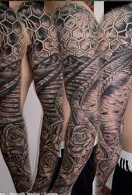 Motif de tatouage bras rose