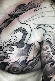 Zgodan crno-bijeli uzorak tetovaže s pola vrata lignje