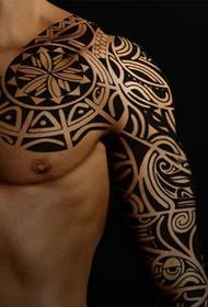 Antigo patrón clásico de tatuaxe de media armadura dominante tradicional