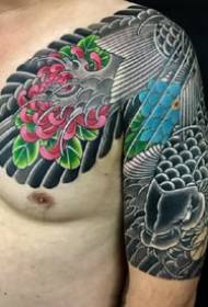 Tradicionalne slike tetovaže na pola luka