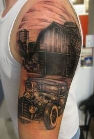 Wspaniały wzór tatuażu na samochód i dom z dużym ramieniem