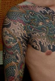 Domineering colored half-armed dragon tattoo tattoo
