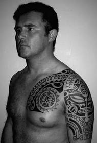 European and American men's totem half-sharp tattoo