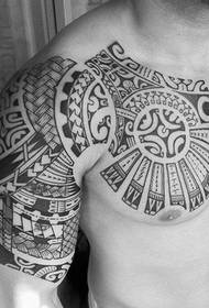 Very masculine telo domineering antsasaky ny tatoazy tatoazy