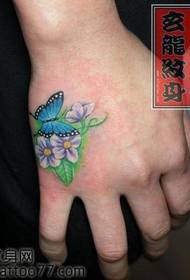 Grožio rankos nugaros spalvos drugelio gėlių tatuiruotės modelis
